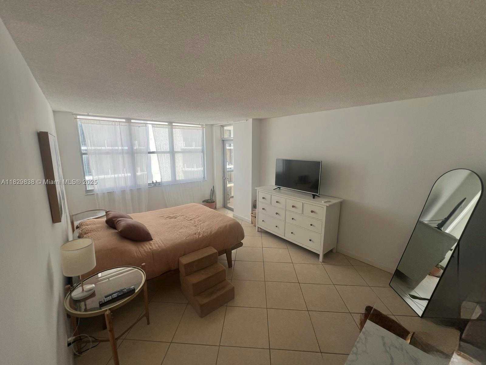 Small Image of 6039 COLLINS AVE #1407, Miami Beach Number 22