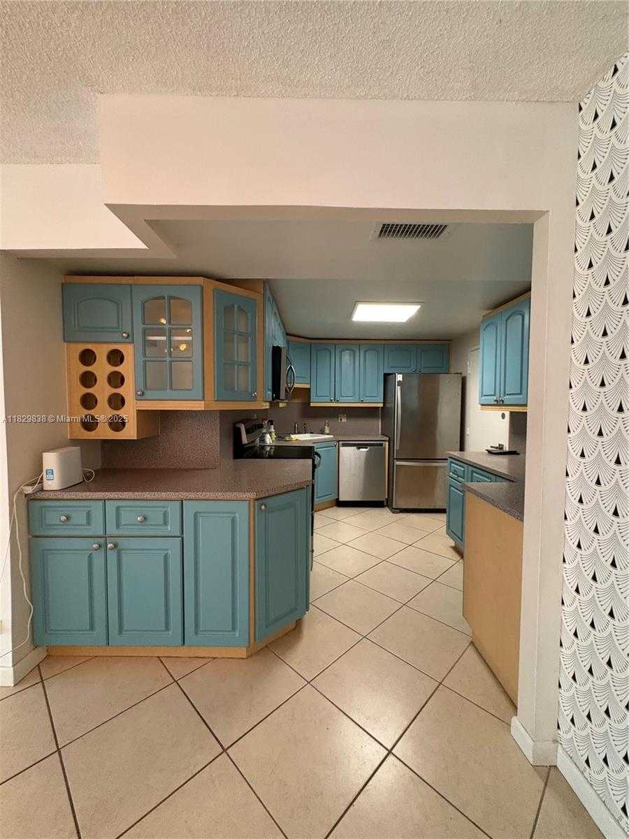 Small Image of 6039 COLLINS AVE #1407, Miami Beach Number 26