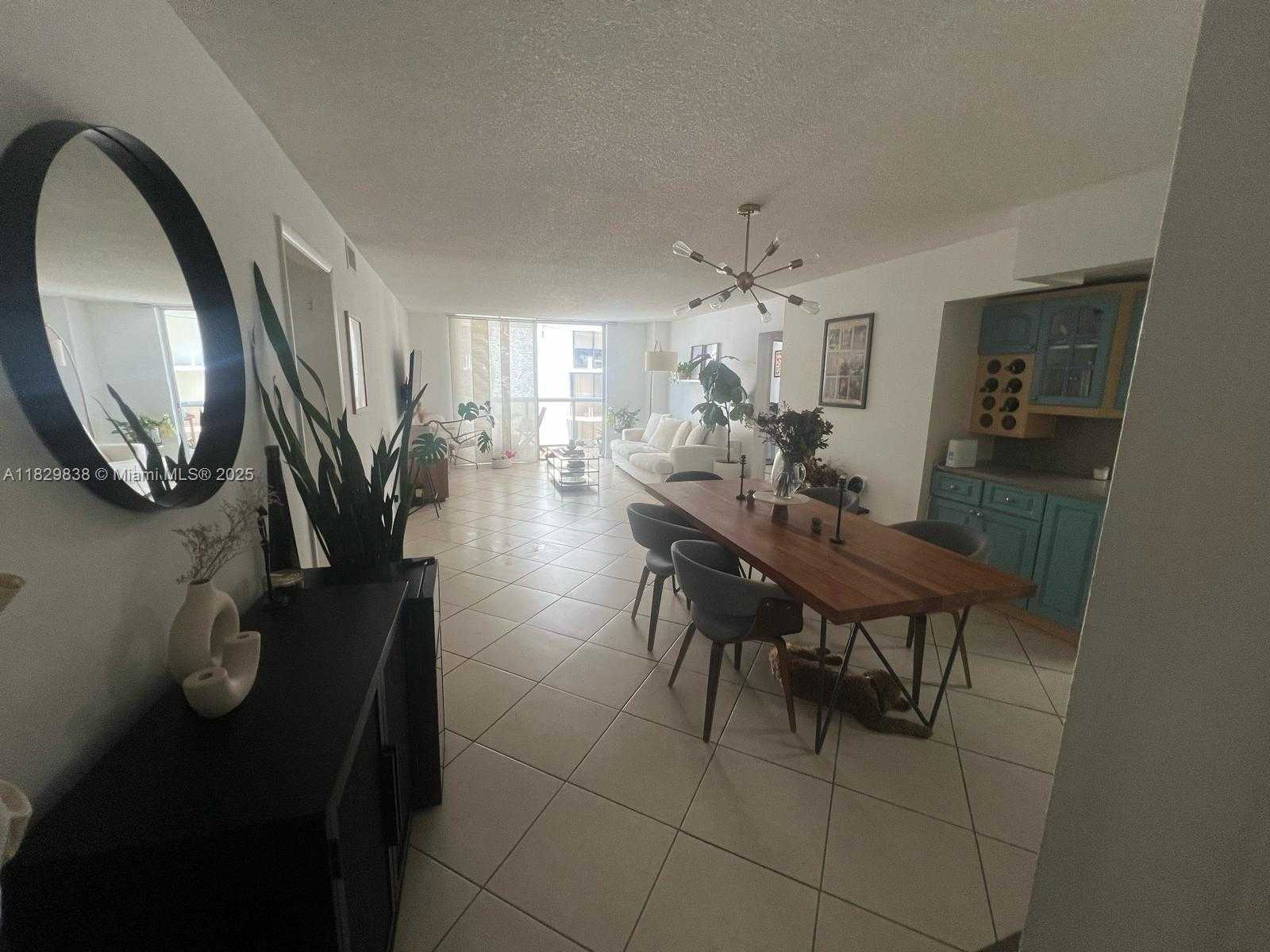 Small Image of 6039 COLLINS AVE #1407, Miami Beach Number 3