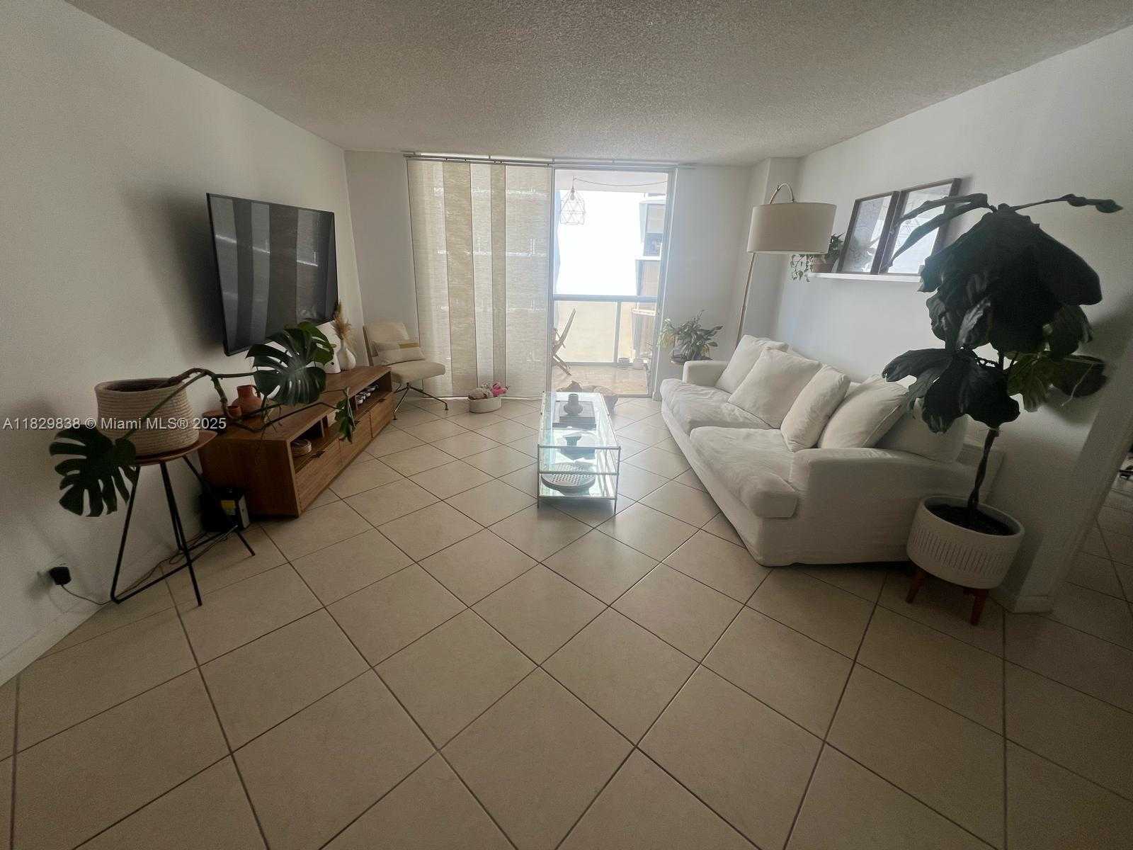 Small Image of 6039 COLLINS AVE #1407, Miami Beach Number 4