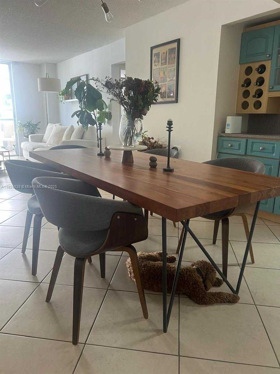 Small Image of 6039 COLLINS AVE #1407, Miami Beach Number 5