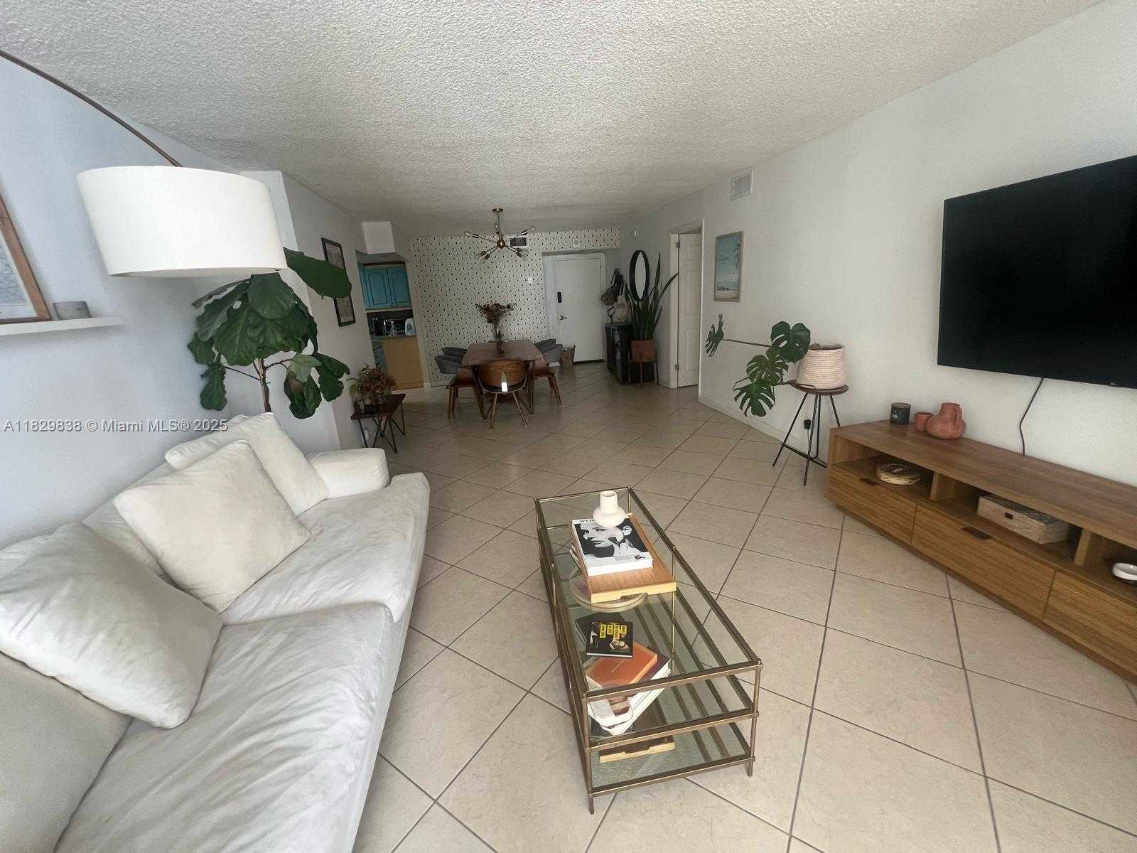 Small Image of 6039 COLLINS AVE #1407, Miami Beach Number 7