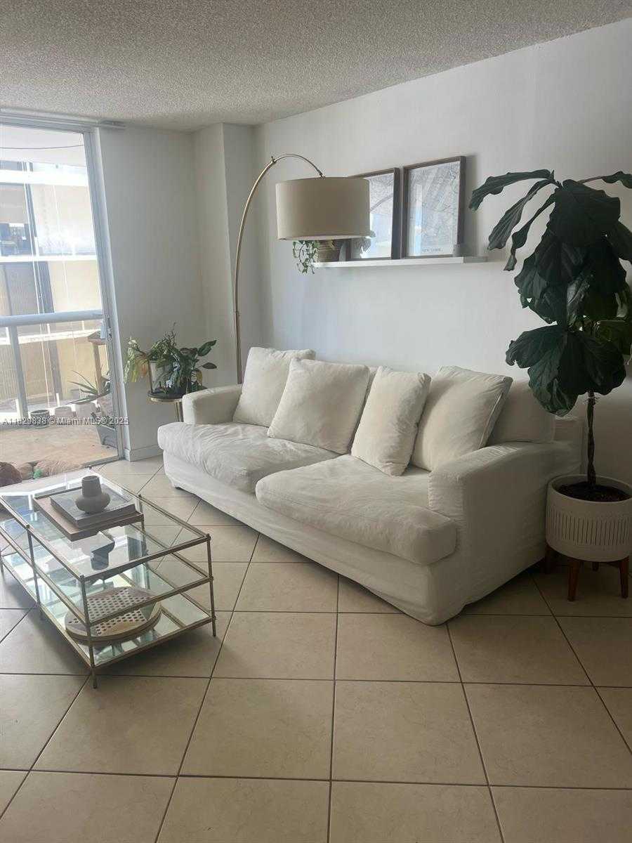 Small Image of 6039 COLLINS AVE #1407, Miami Beach Number 8