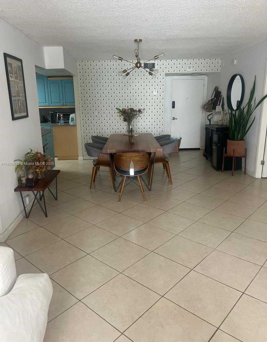 Small Image of 6039 COLLINS AVE #1407, Miami Beach Number 9