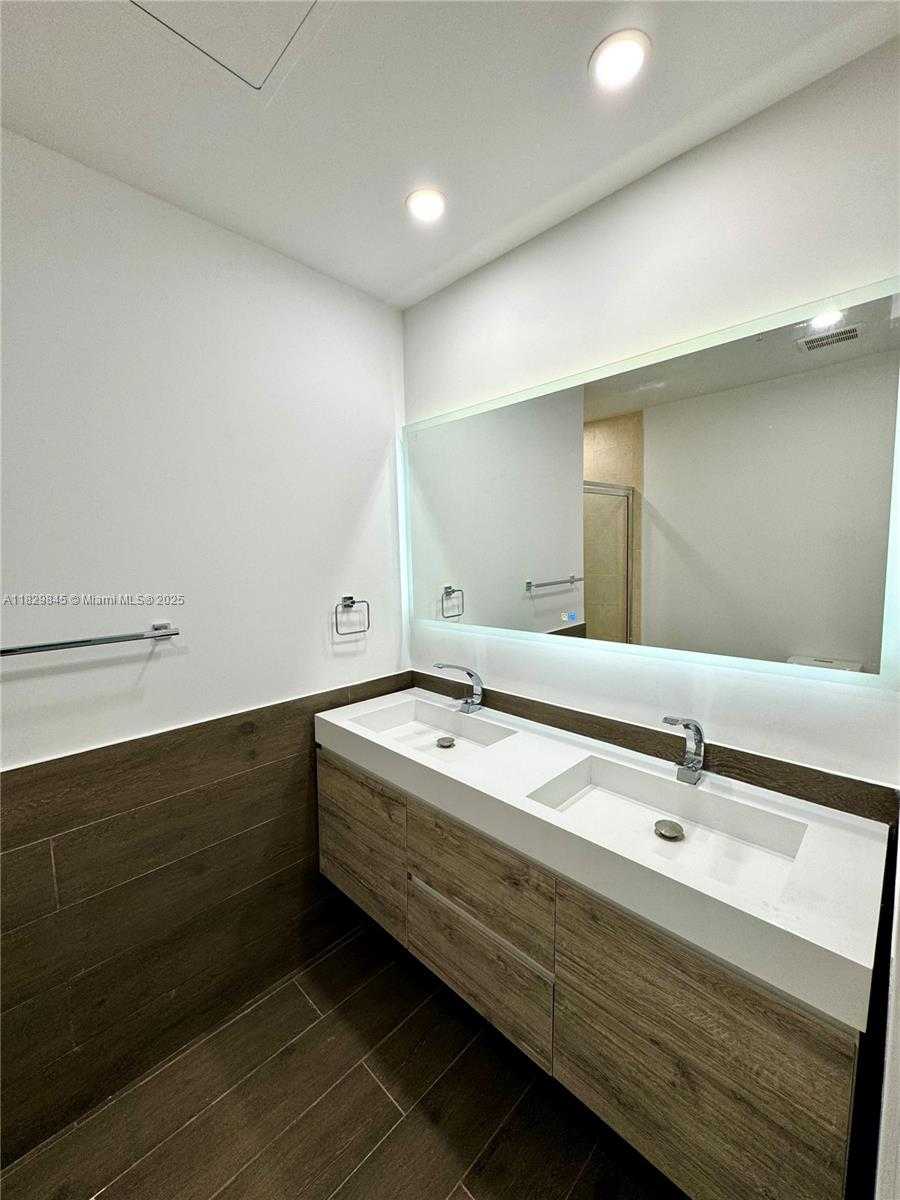 Small Image of 31 SOUTH EAST 5TH ST #4214, Miami Number 12