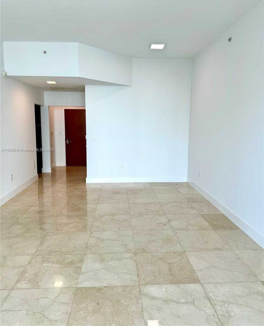 Small Image of 31 SOUTH EAST 5TH ST #4214, Miami Number 3