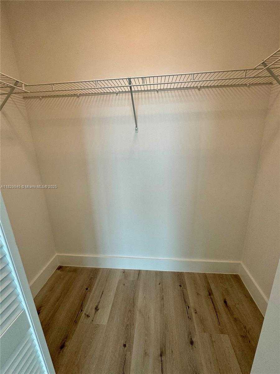 Small Image of 31 SOUTH EAST 5TH ST #4214, Miami Number 7