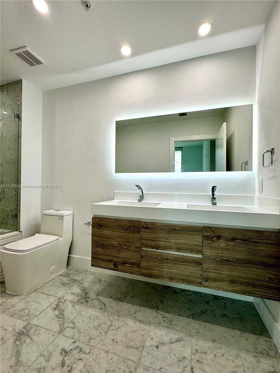 Small Image of 31 SOUTH EAST 5TH ST #4214, Miami Number 8