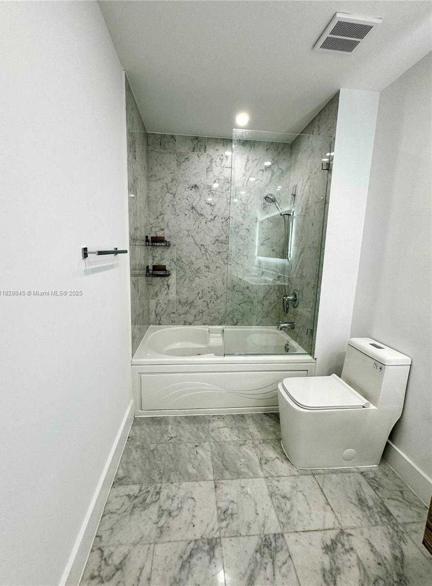 Small Image of 31 SOUTH EAST 5TH ST #4214, Miami Number 9