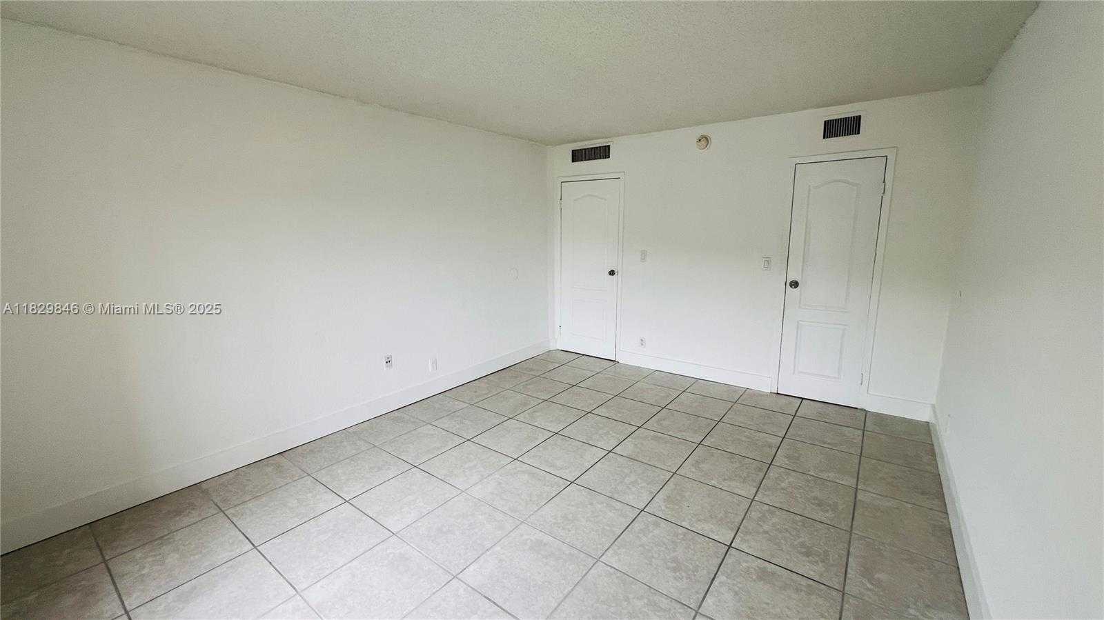 Small Image of 5201 GENEVA WAY #206, Doral Number 11