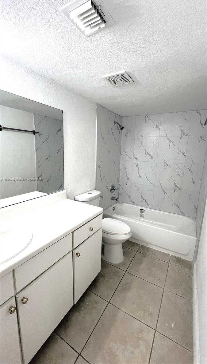 Small Image of 5201 GENEVA WAY #206, Doral Number 14
