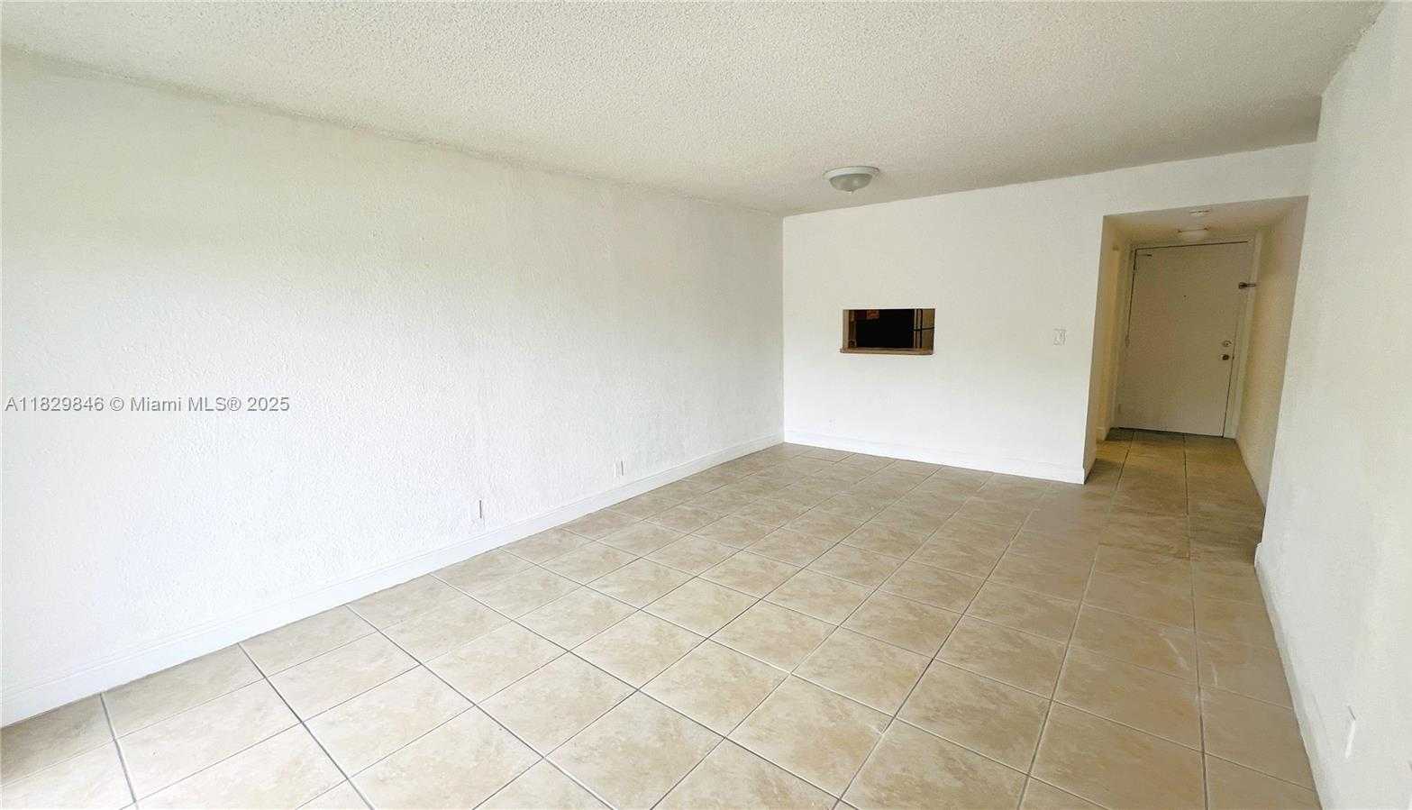 Small Image of 5201 GENEVA WAY #206, Doral Number 2
