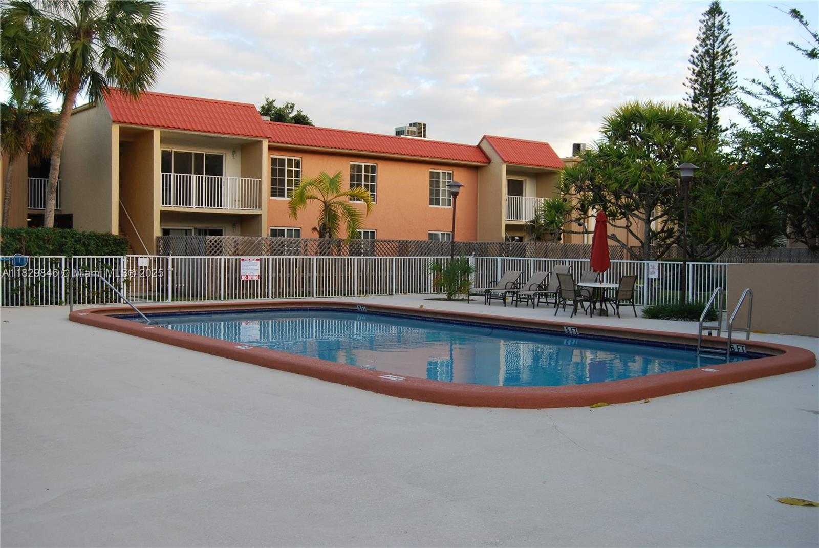 Small Image of 5201 GENEVA WAY #206, Doral Number 20