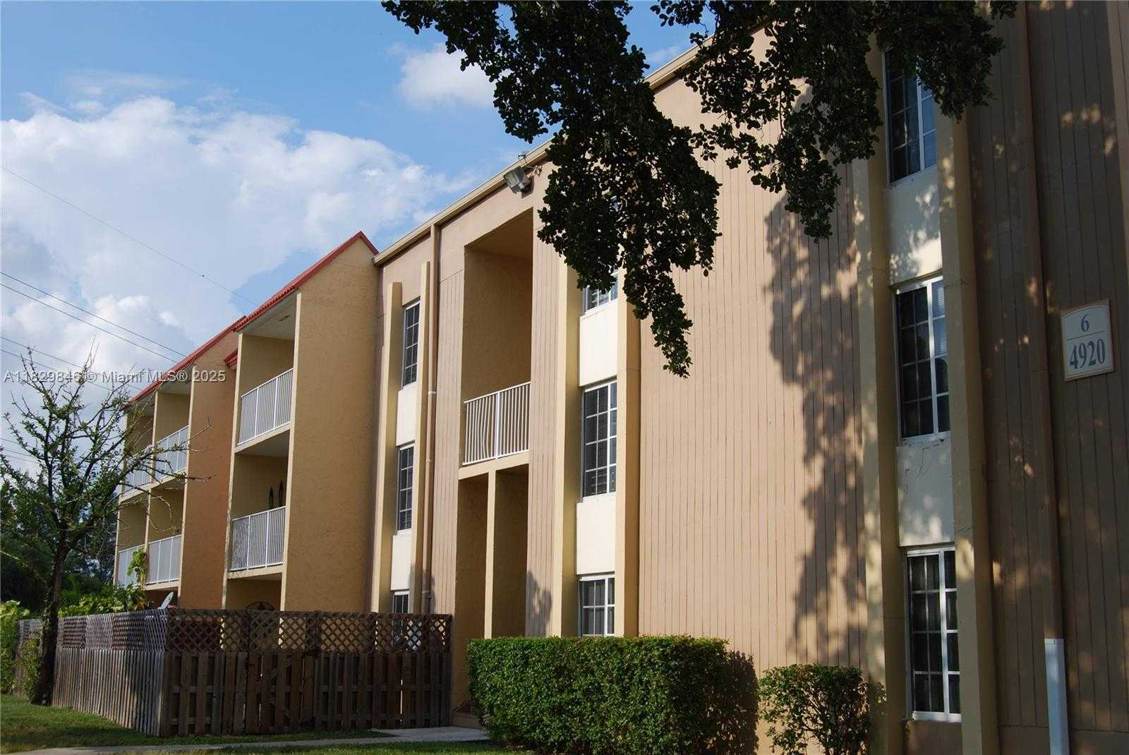 Small Image of 5201 GENEVA WAY #206, Doral Number 26