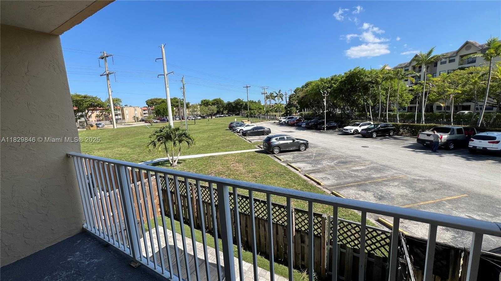 Small Image of 5201 GENEVA WAY #206, Doral Number 8