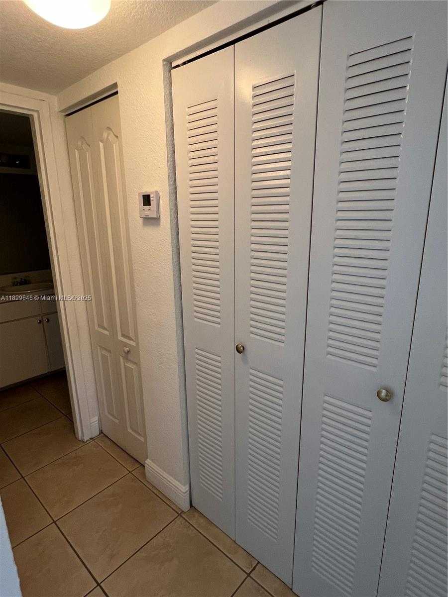 Small Image of 5201 GENEVA WAY #206, Doral Number 9