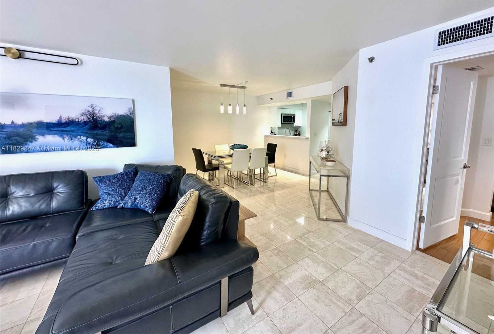 Small Image of 5757 COLLINS AVE #1003, Miami Beach Number 18