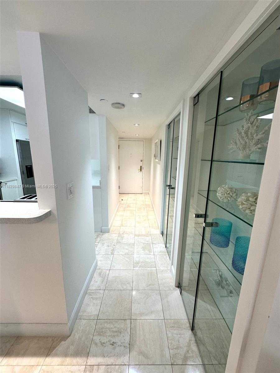 Small Image of 5757 COLLINS AVE #1003, Miami Beach Number 20
