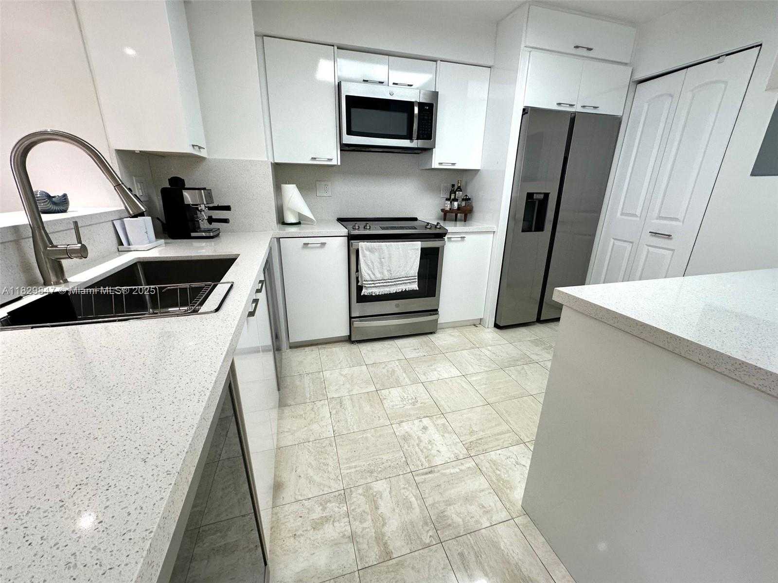 Small Image of 5757 COLLINS AVE #1003, Miami Beach Number 23