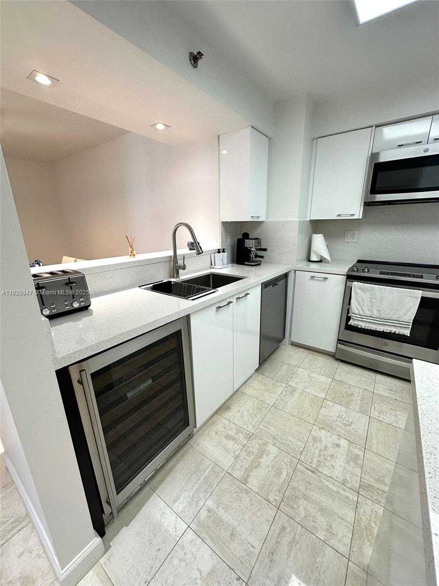 Small Image of 5757 COLLINS AVE #1003, Miami Beach Number 24