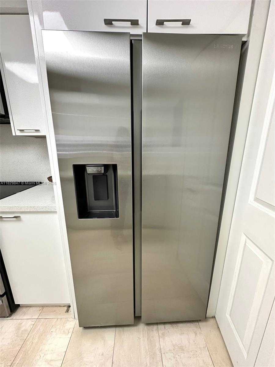 Small Image of 5757 COLLINS AVE #1003, Miami Beach Number 25
