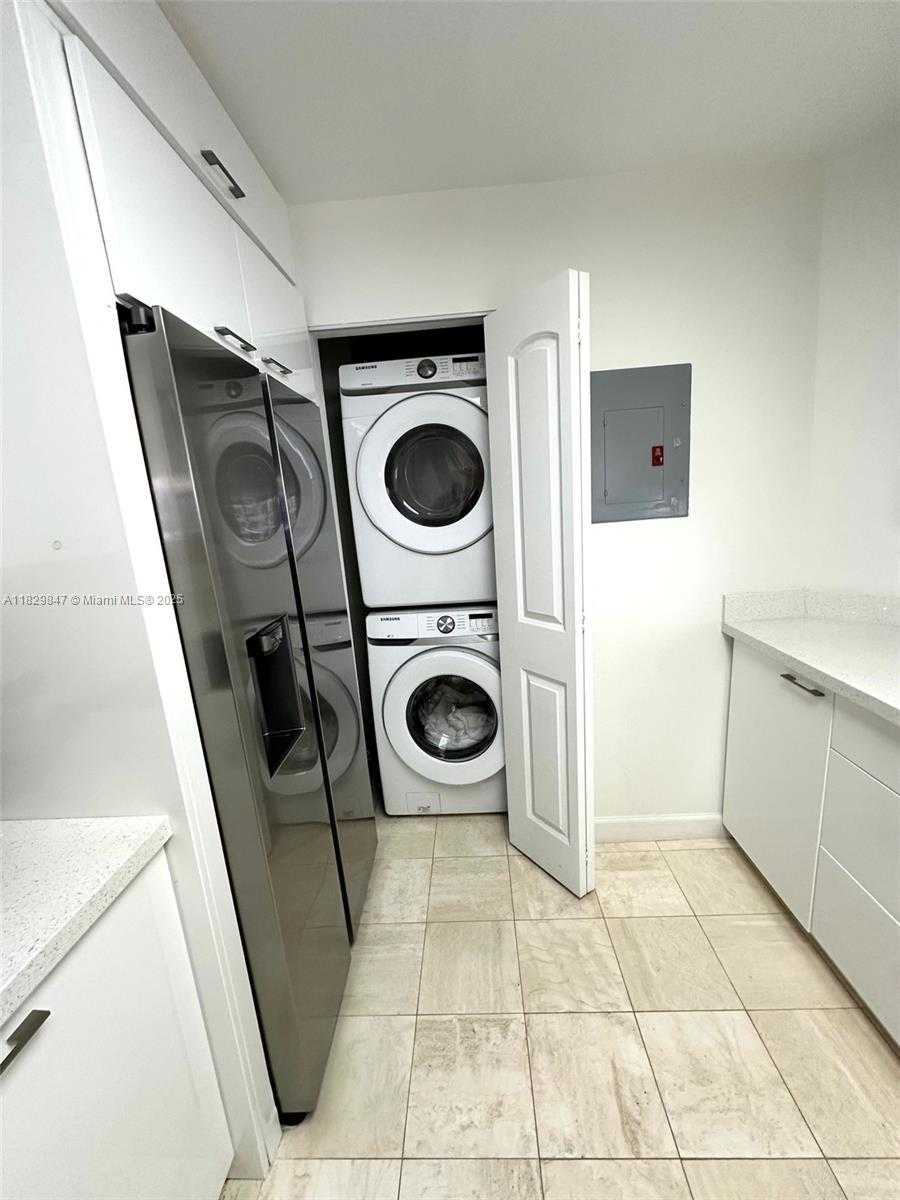 Small Image of 5757 COLLINS AVE #1003, Miami Beach Number 26