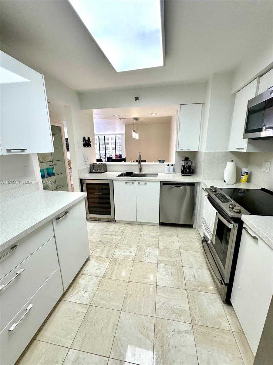 Small Image of 5757 COLLINS AVE #1003, Miami Beach Number 27