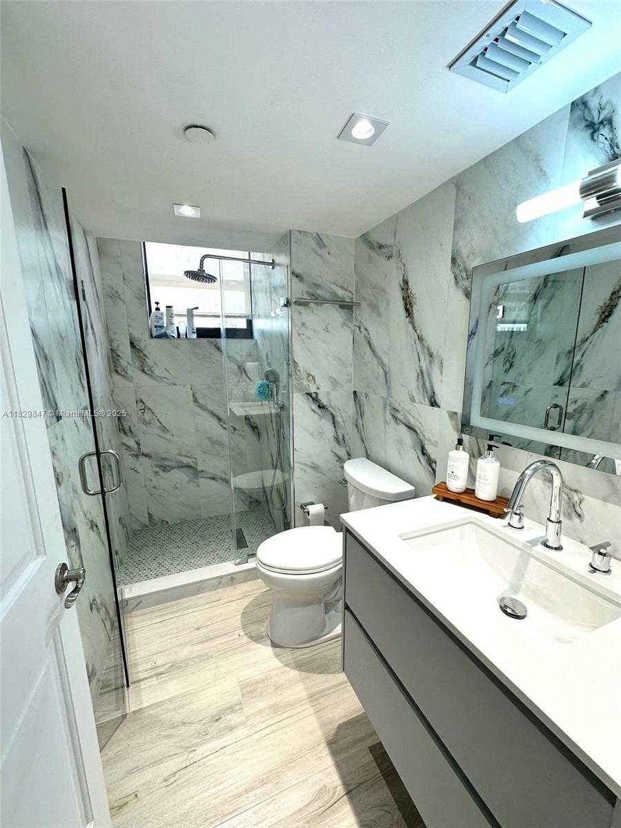 Small Image of 5757 COLLINS AVE #1003, Miami Beach Number 37