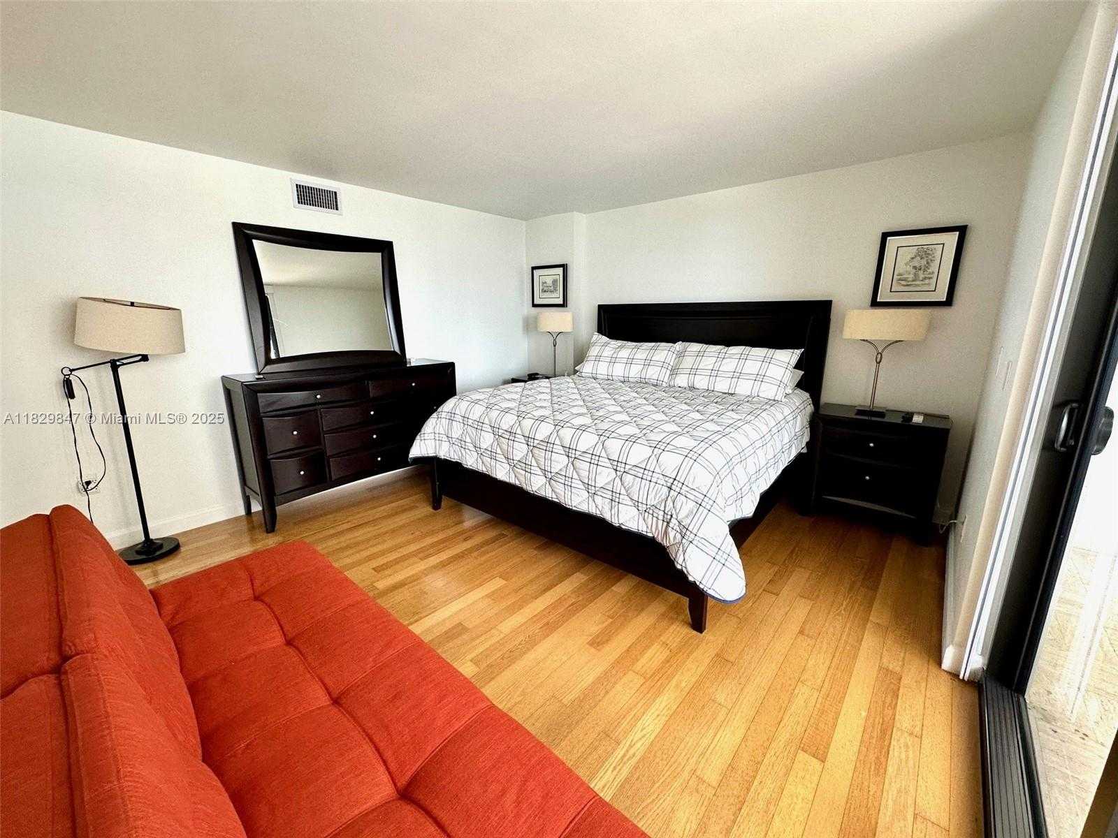 Small Image of 5757 COLLINS AVE #1003, Miami Beach Number 44