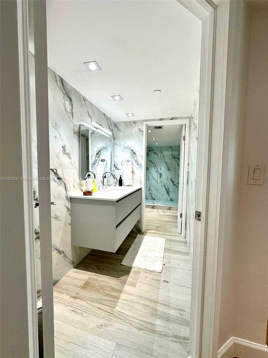 Small Image of 5757 COLLINS AVE #1003, Miami Beach Number 48
