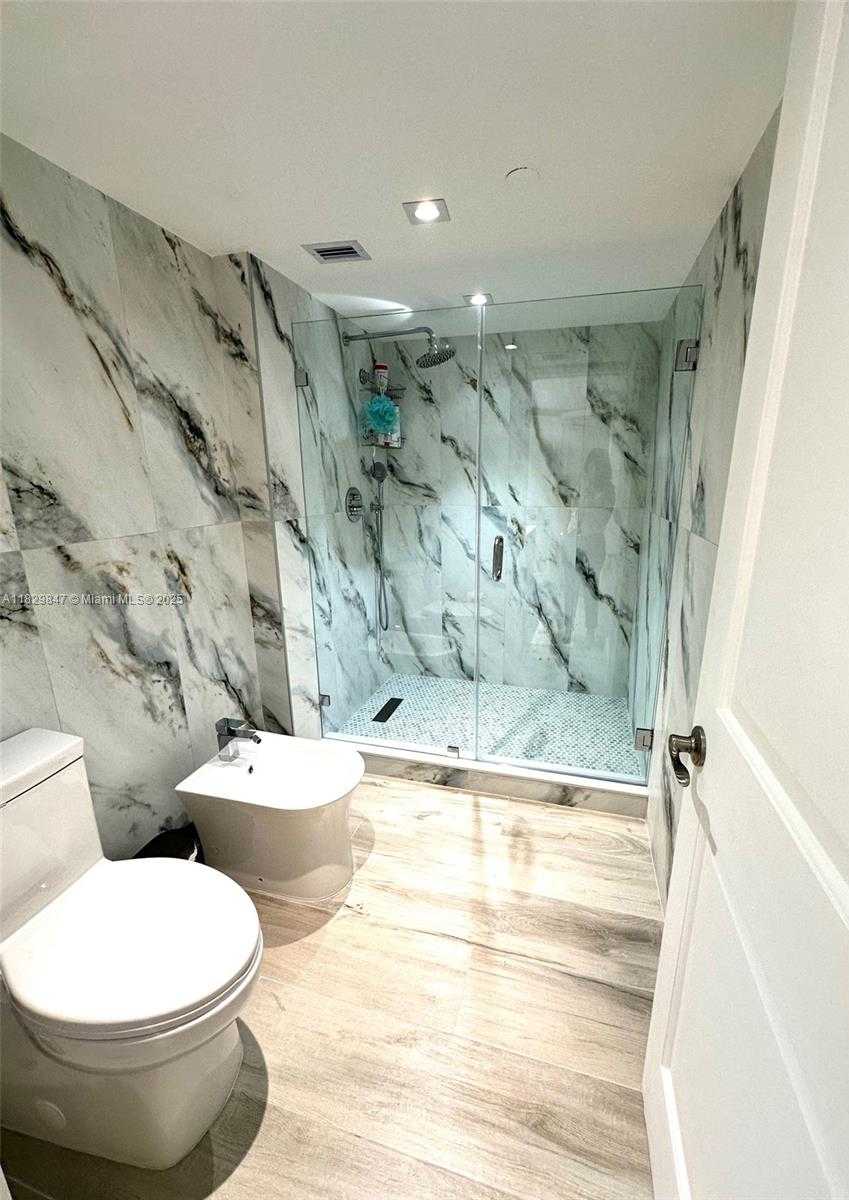 Small Image of 5757 COLLINS AVE #1003, Miami Beach Number 51
