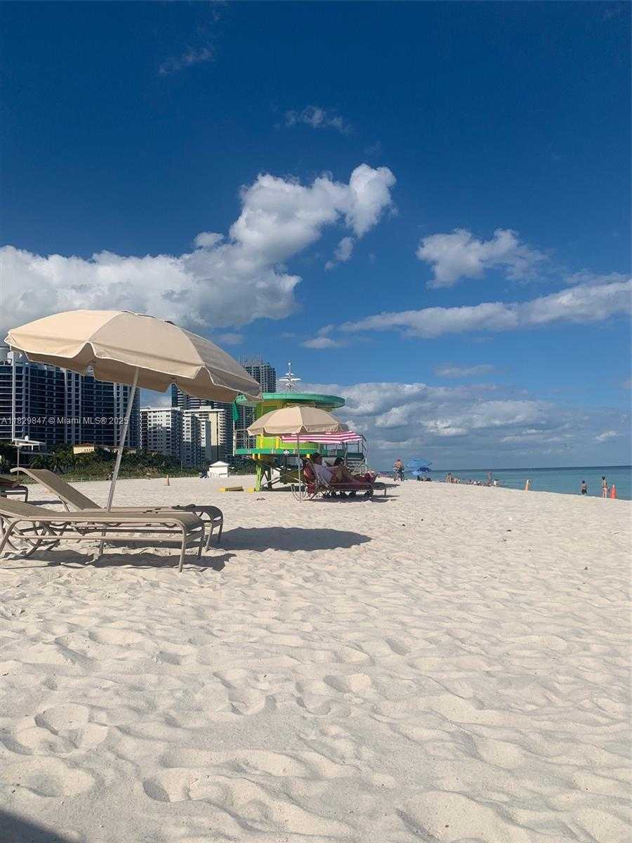 Small Image of 5757 COLLINS AVE #1003, Miami Beach Number 60