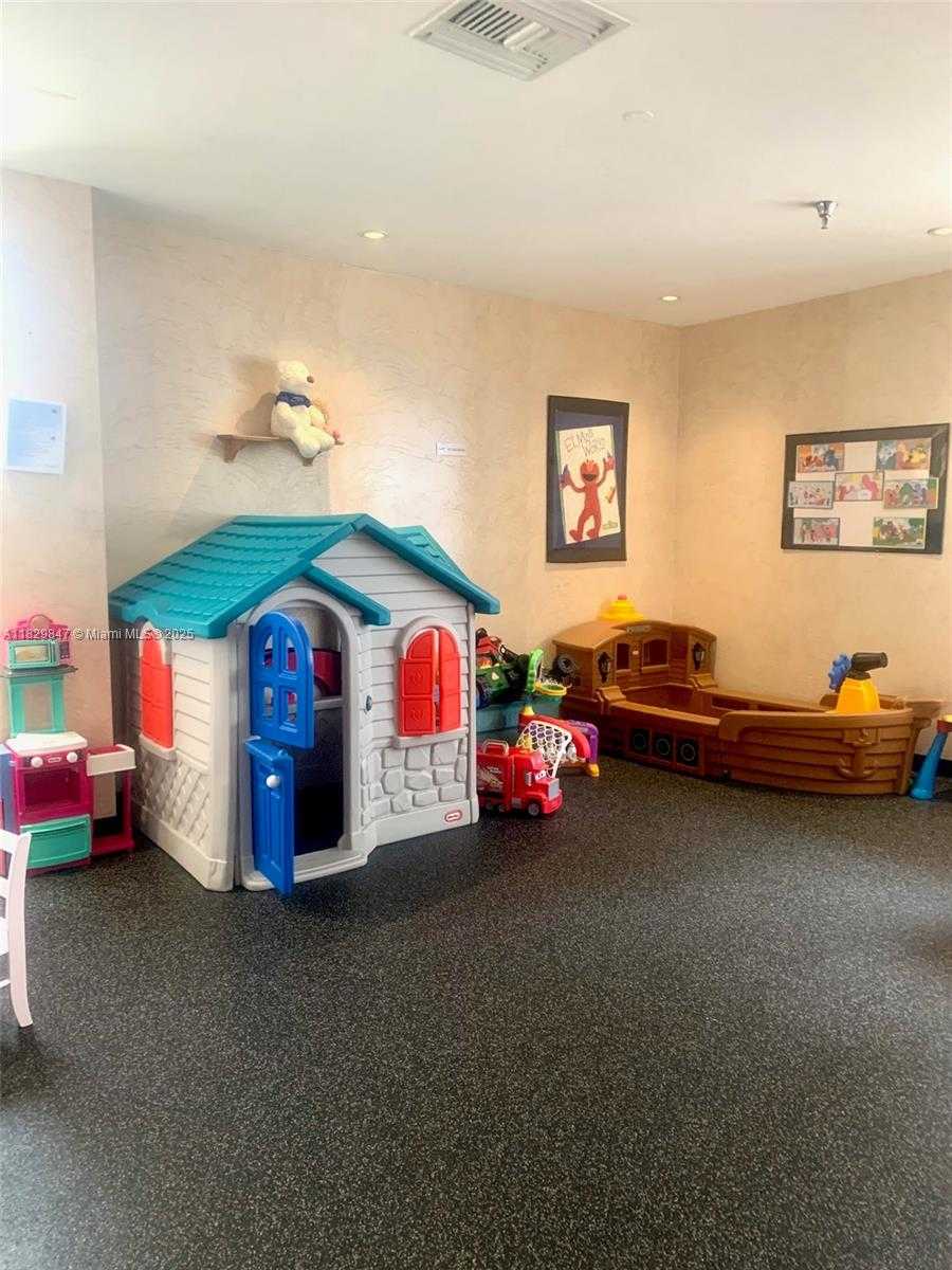 Small Image of 5757 COLLINS AVE #1003, Miami Beach Number 70