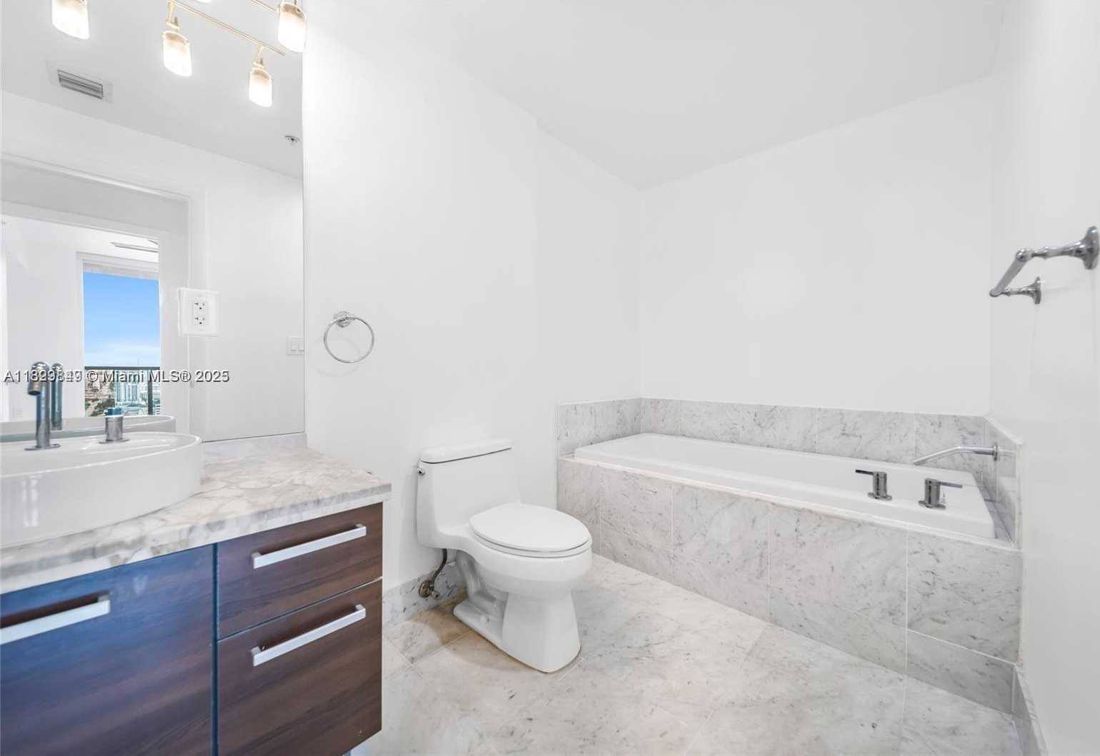 Small Image of 244 BISCAYNE BLVD #3704, Miami Number 15