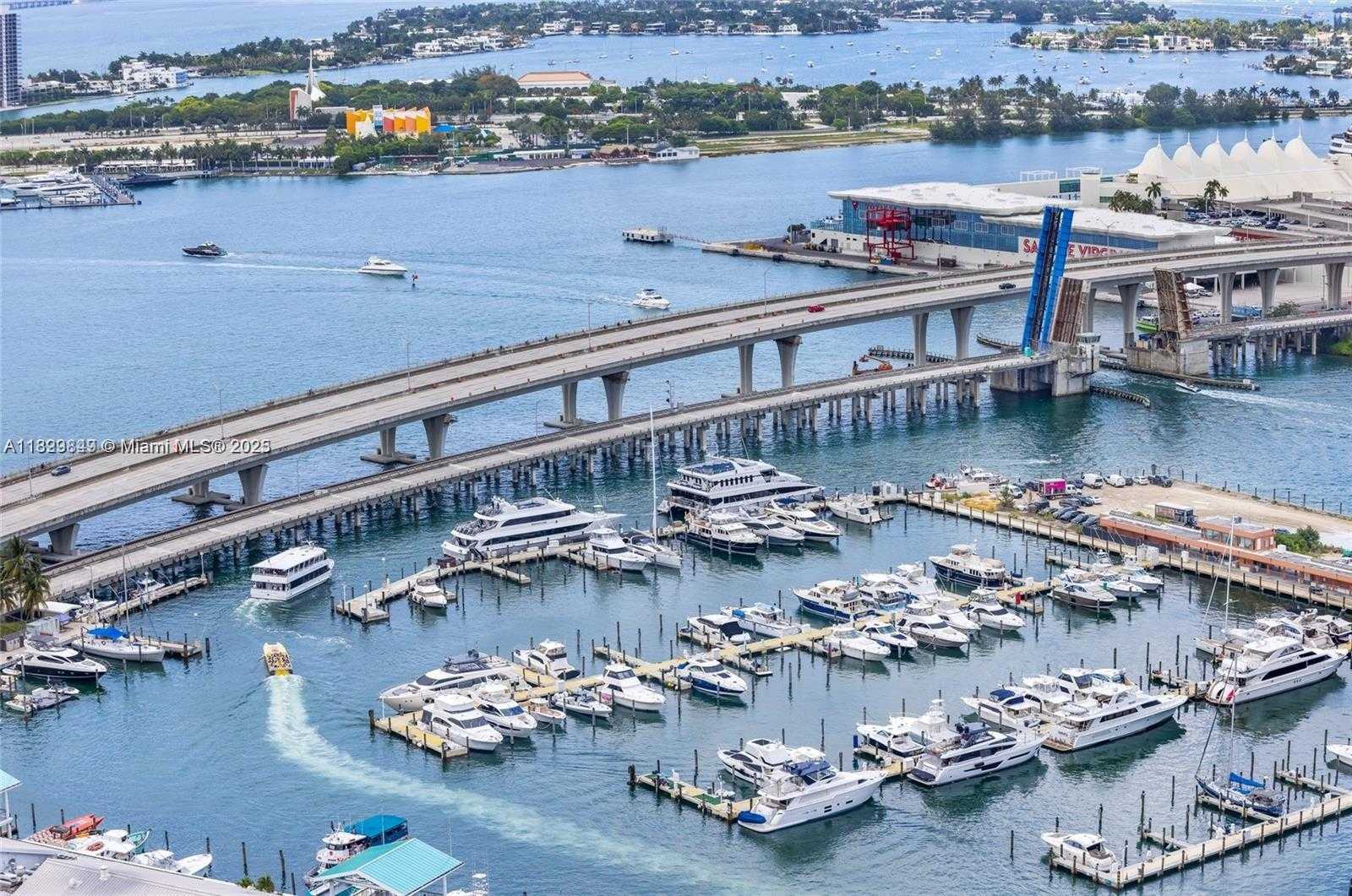 Small Image of 244 BISCAYNE BLVD #3704, Miami Number 27
