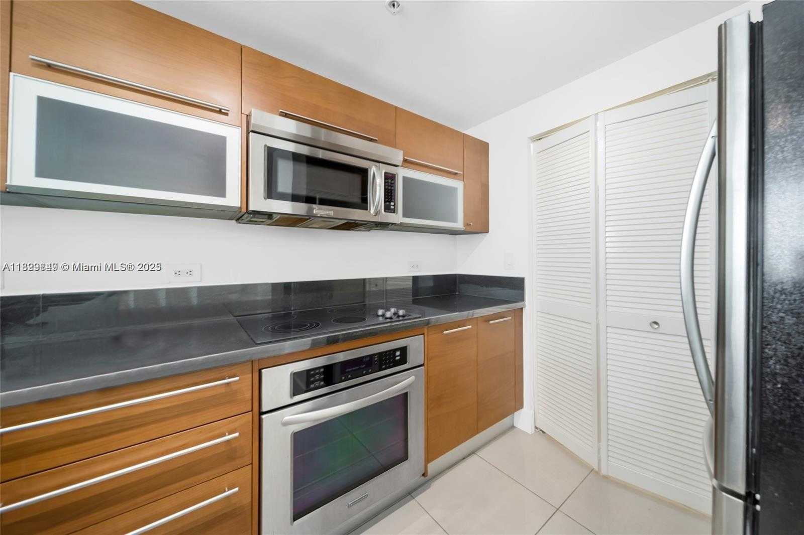 Small Image of 244 BISCAYNE BLVD #3704, Miami Number 8