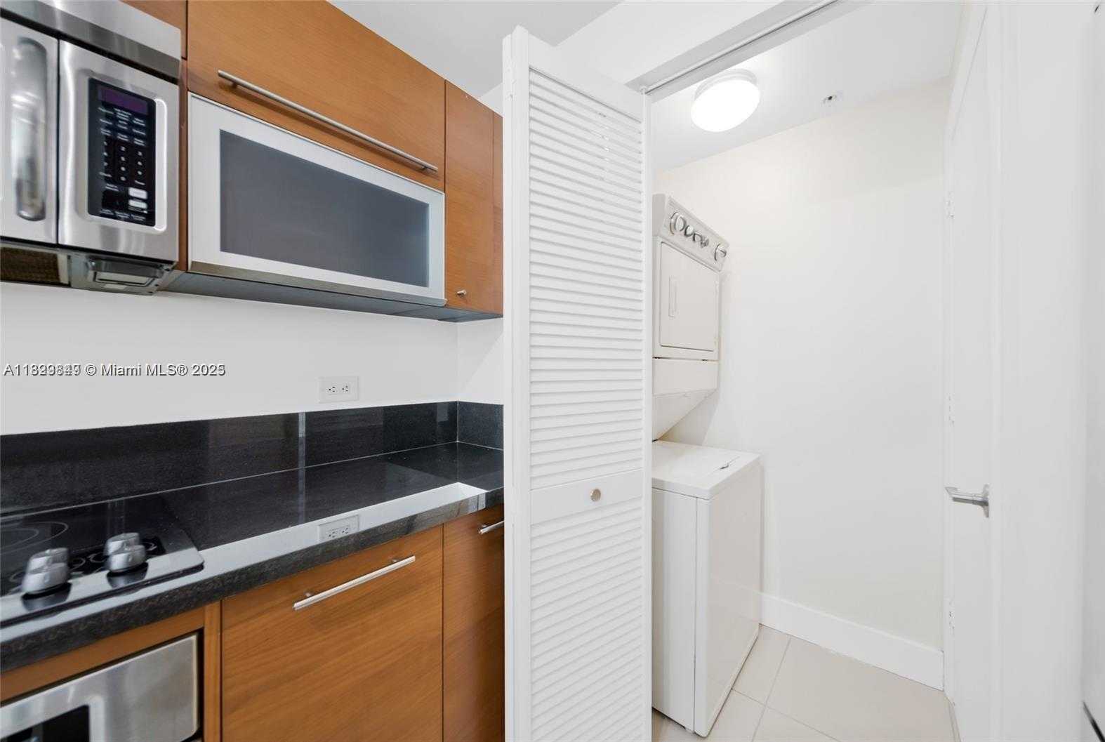 Small Image of 244 BISCAYNE BLVD #3704, Miami Number 9