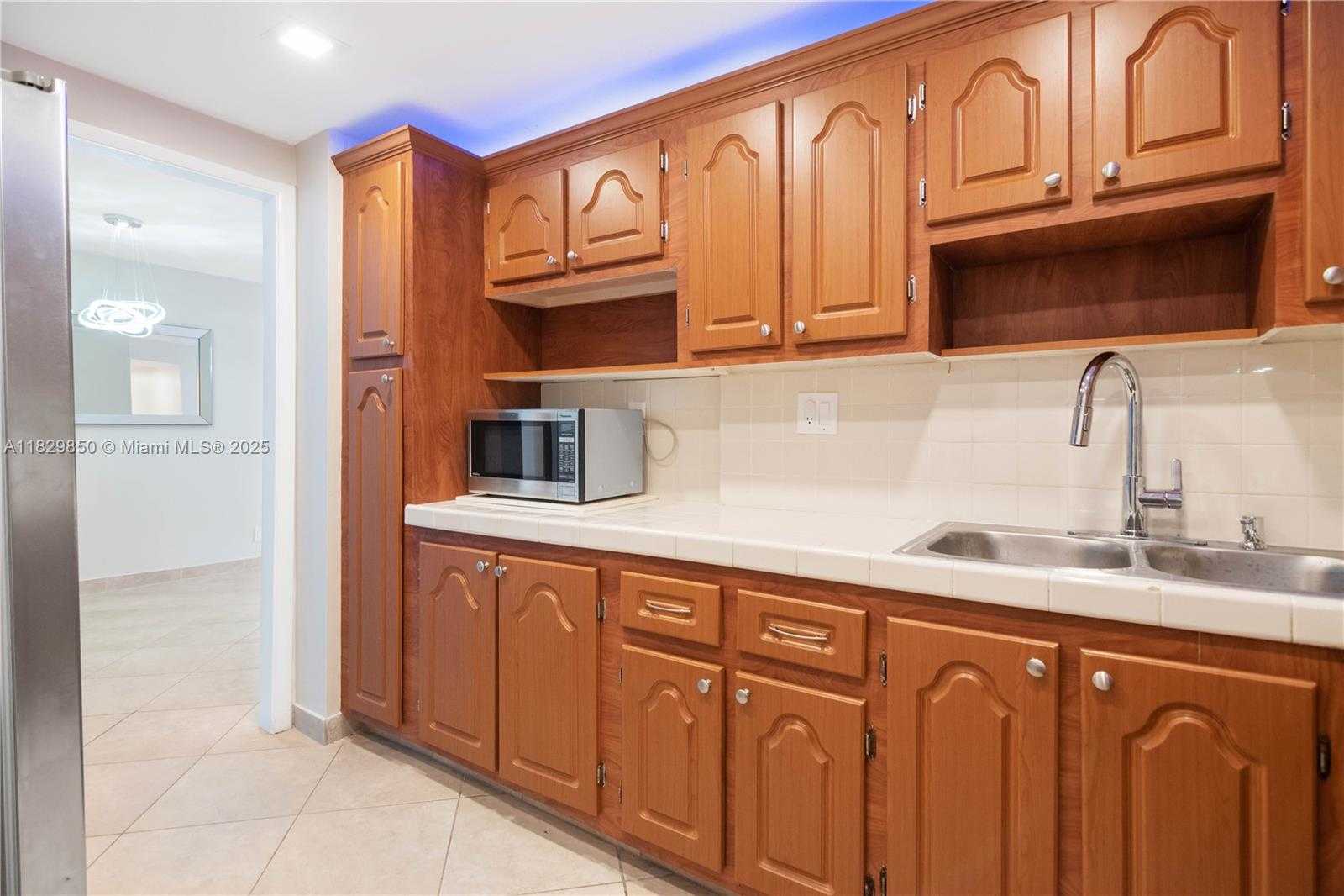 Small Image of 16740 NORTH EAST 9TH AVE #604, North Miami Beach Number 2