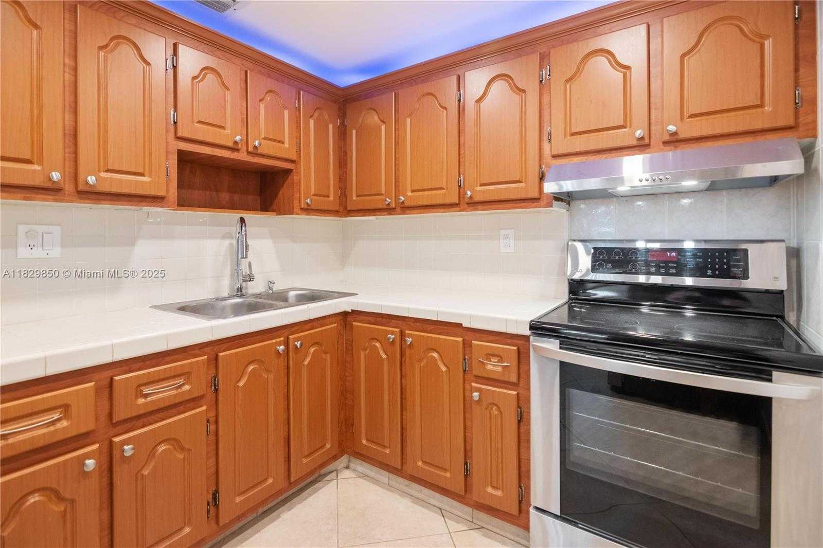 Small Image of 16740 NORTH EAST 9TH AVE #604, North Miami Beach Number 3