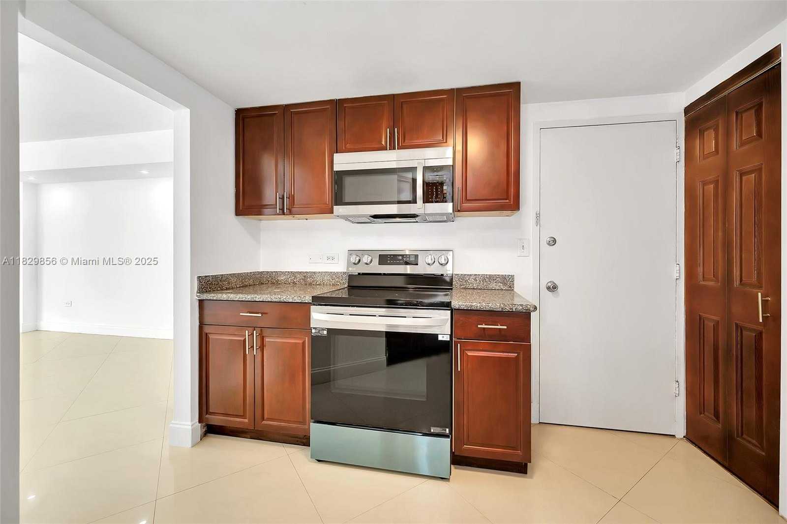 Small Image of 801 BRICKELL BAY DR #1562, Miami Number 10
