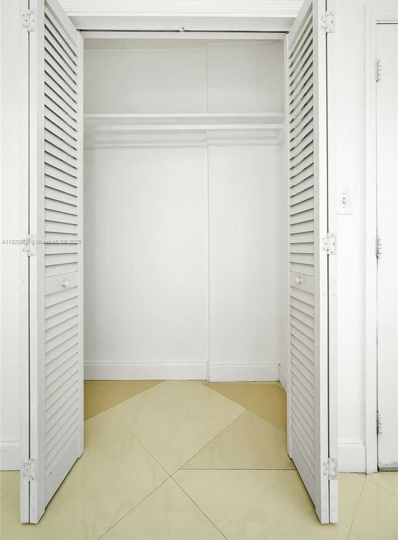 Small Image of 801 BRICKELL BAY DR #1562, Miami Number 15