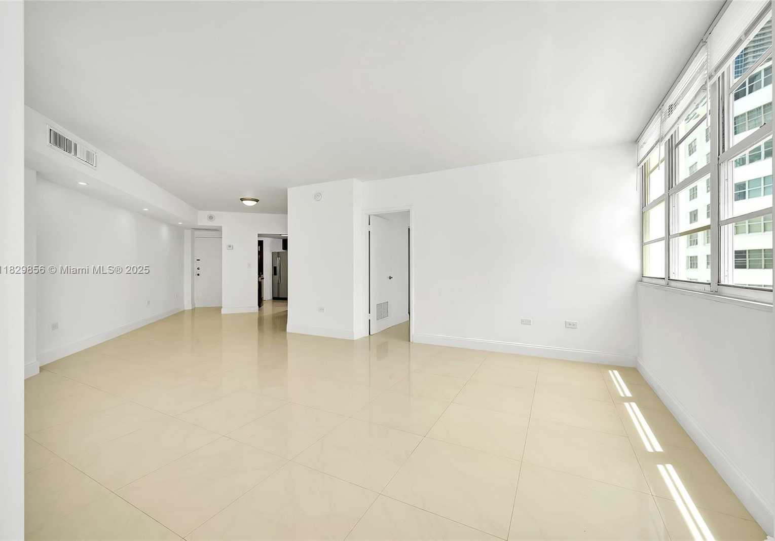 Small Image of 801 BRICKELL BAY DR #1562, Miami Number 2