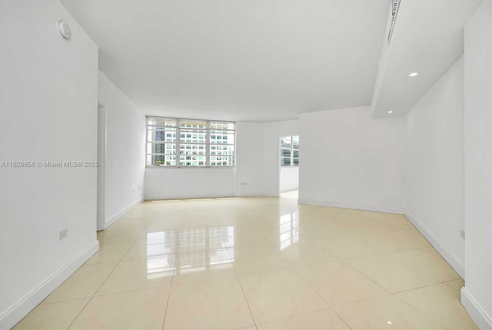 Small Image of 801 BRICKELL BAY DR #1562, Miami Number 25