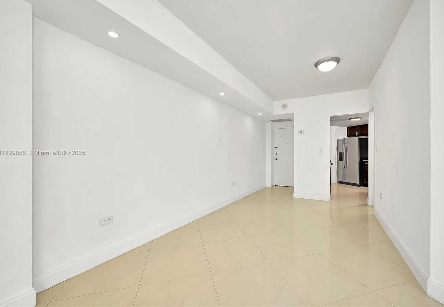 Small Image of 801 BRICKELL BAY DR #1562, Miami Number 3