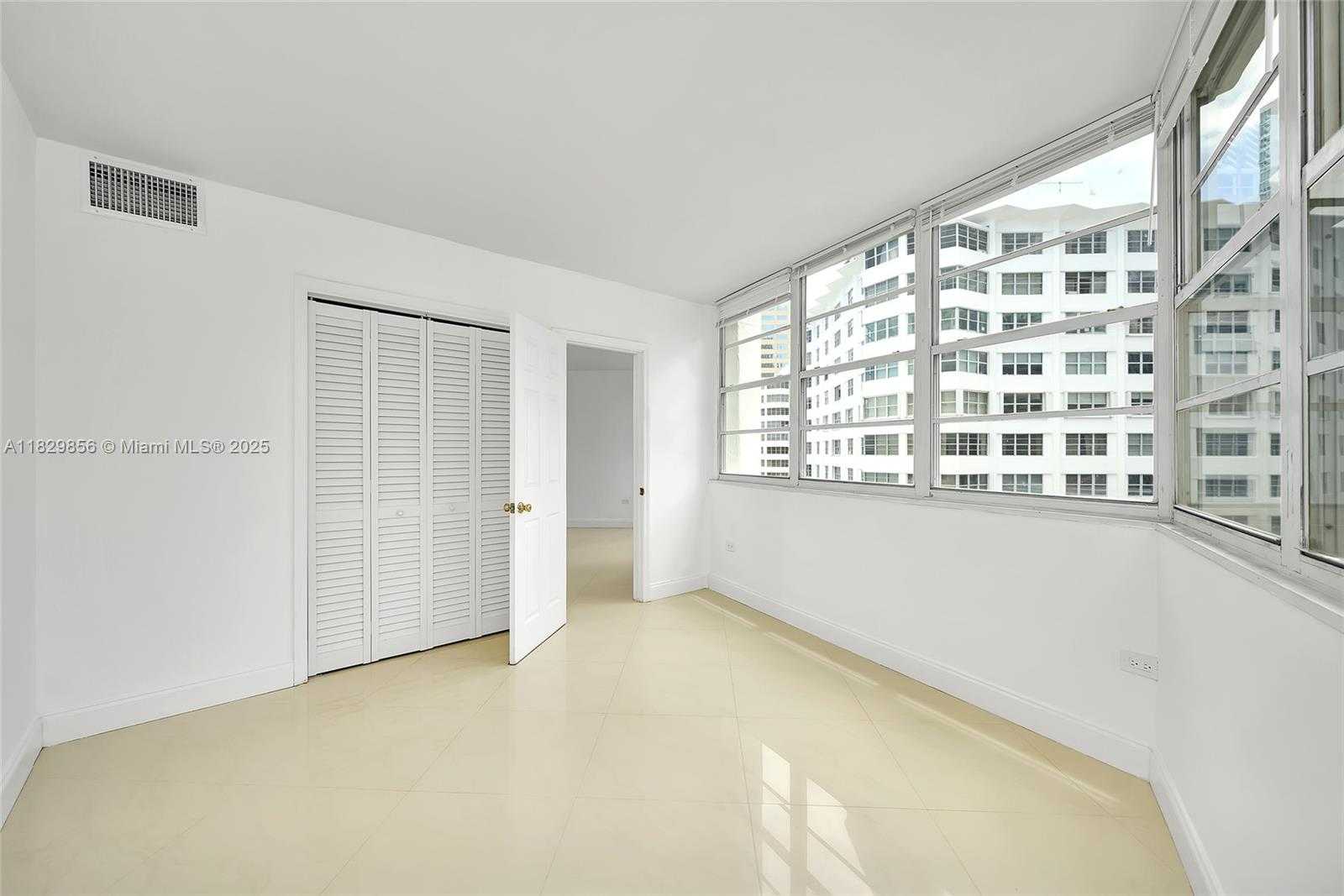 Small Image of 801 BRICKELL BAY DR #1562, Miami Number 5