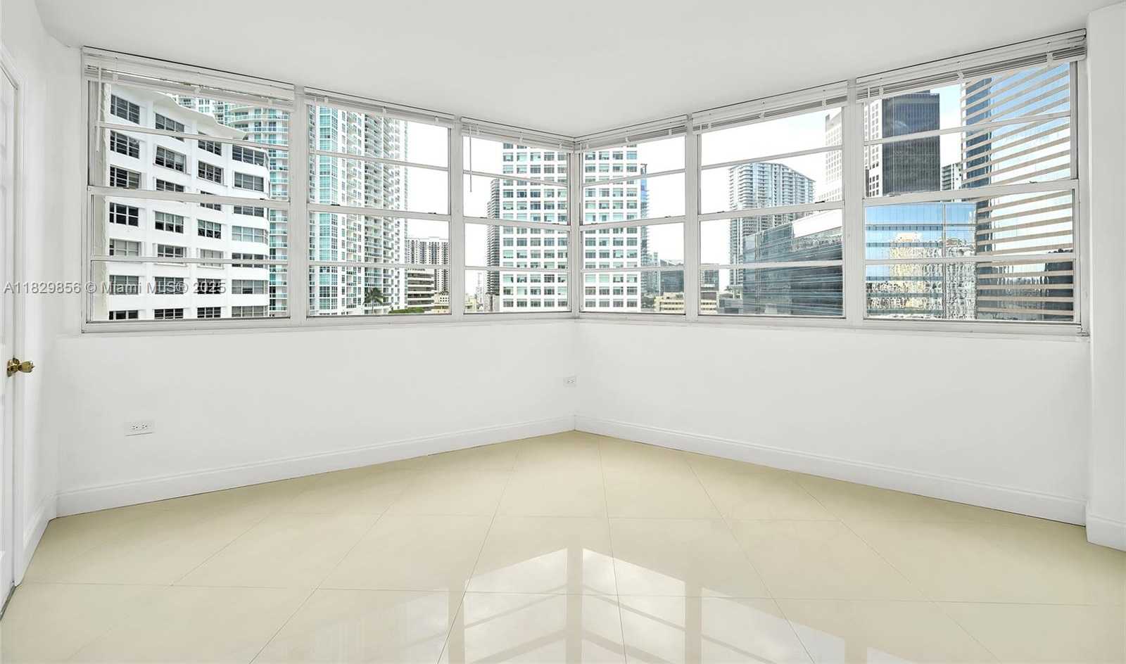 Small Image of 801 BRICKELL BAY DR #1562, Miami Number 7