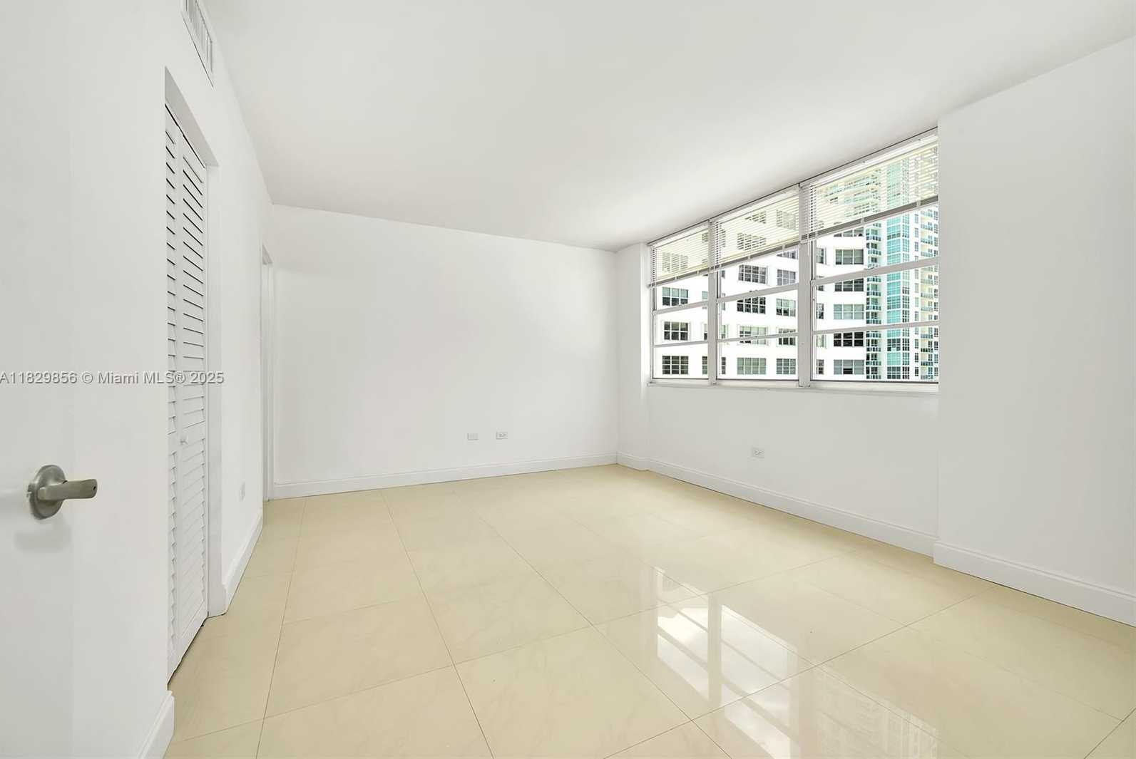 Small Image of 801 BRICKELL BAY DR #1562, Miami Number 8