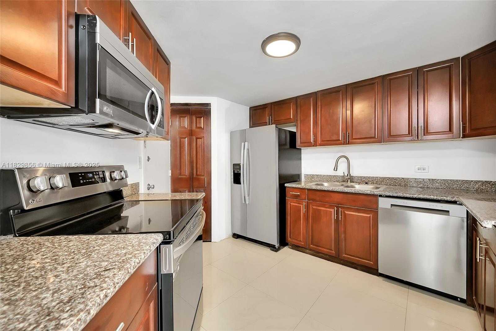 Small Image of 801 BRICKELL BAY DR #1562, Miami Number 9