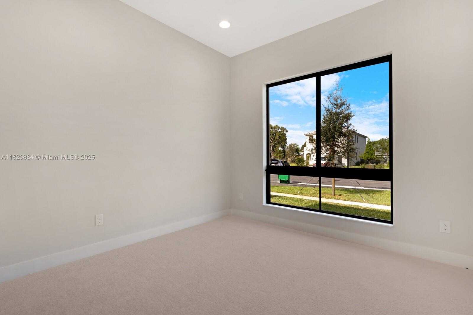 Small Image of 13130 ADDILYN CT, Davie Number 16