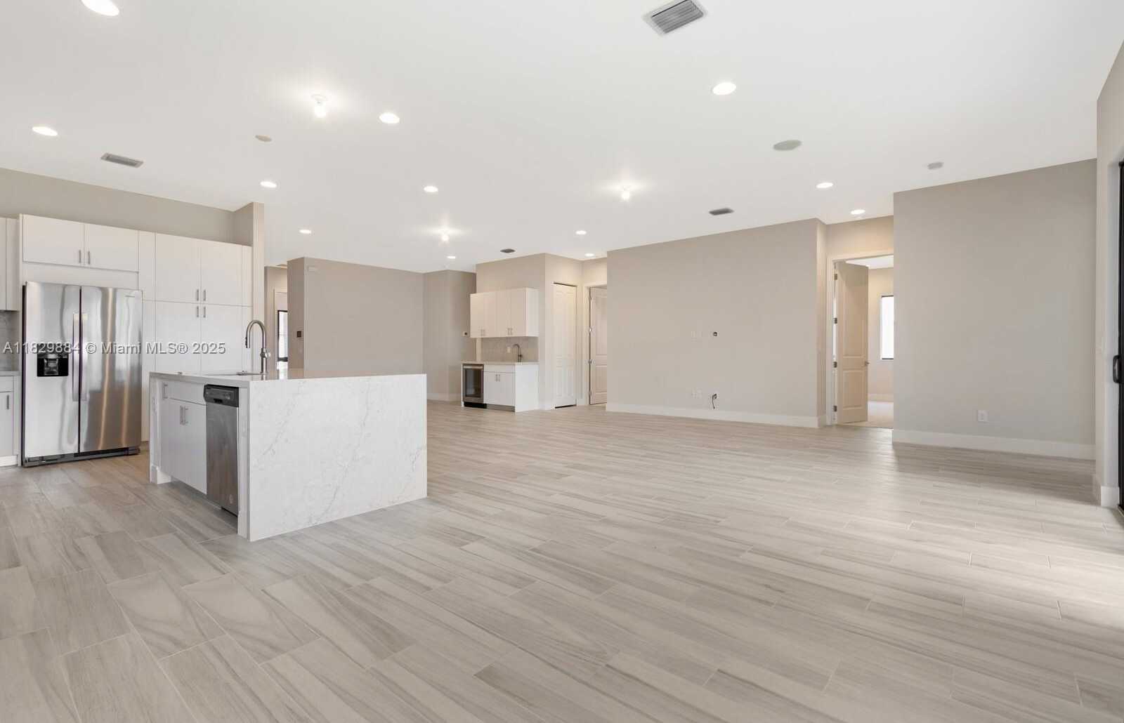 Small Image of 13130 ADDILYN CT, Davie Number 5